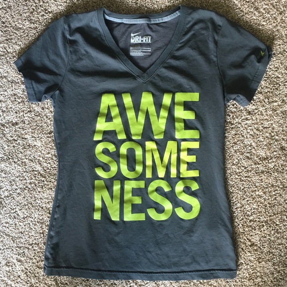 Nike Dry Fit. V-Neck. Short sleeve. - Picture 1 of 3